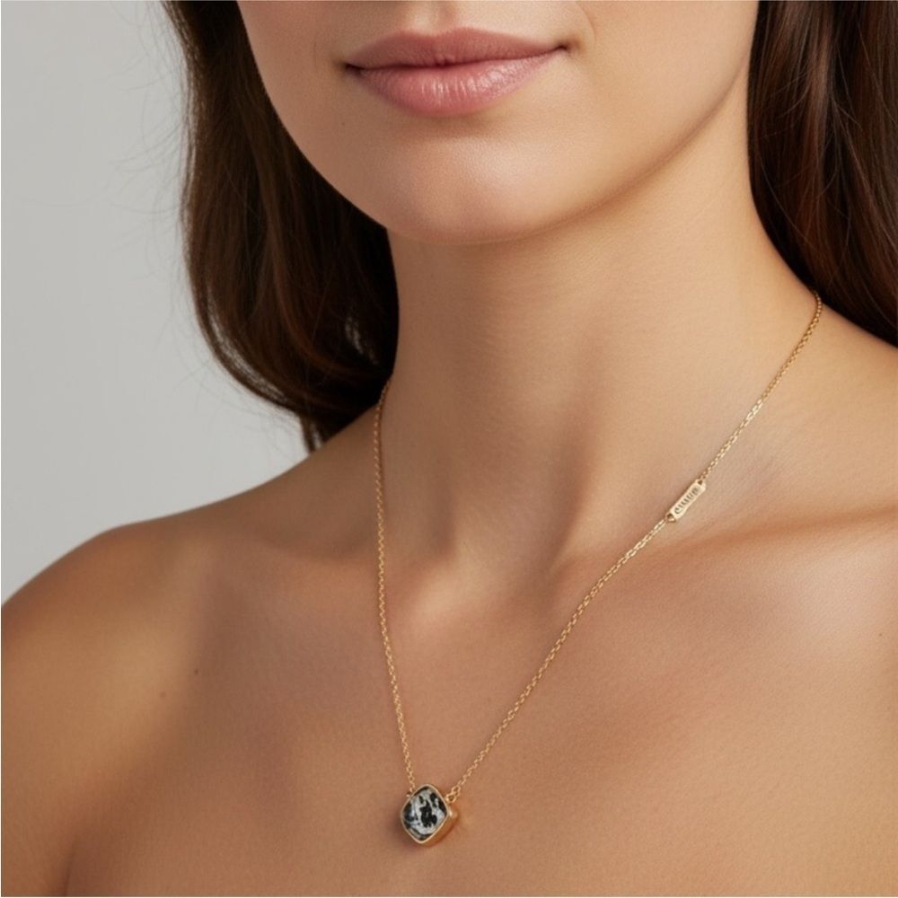Stunning Gold & Black Pendant Necklace